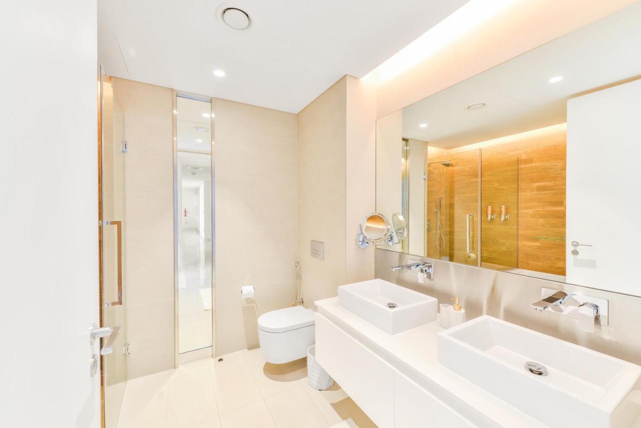 Luxury 2 Bedroom Beachfront Apt W Stunning Sea View ดูไบ ภายนอก รูปภาพ